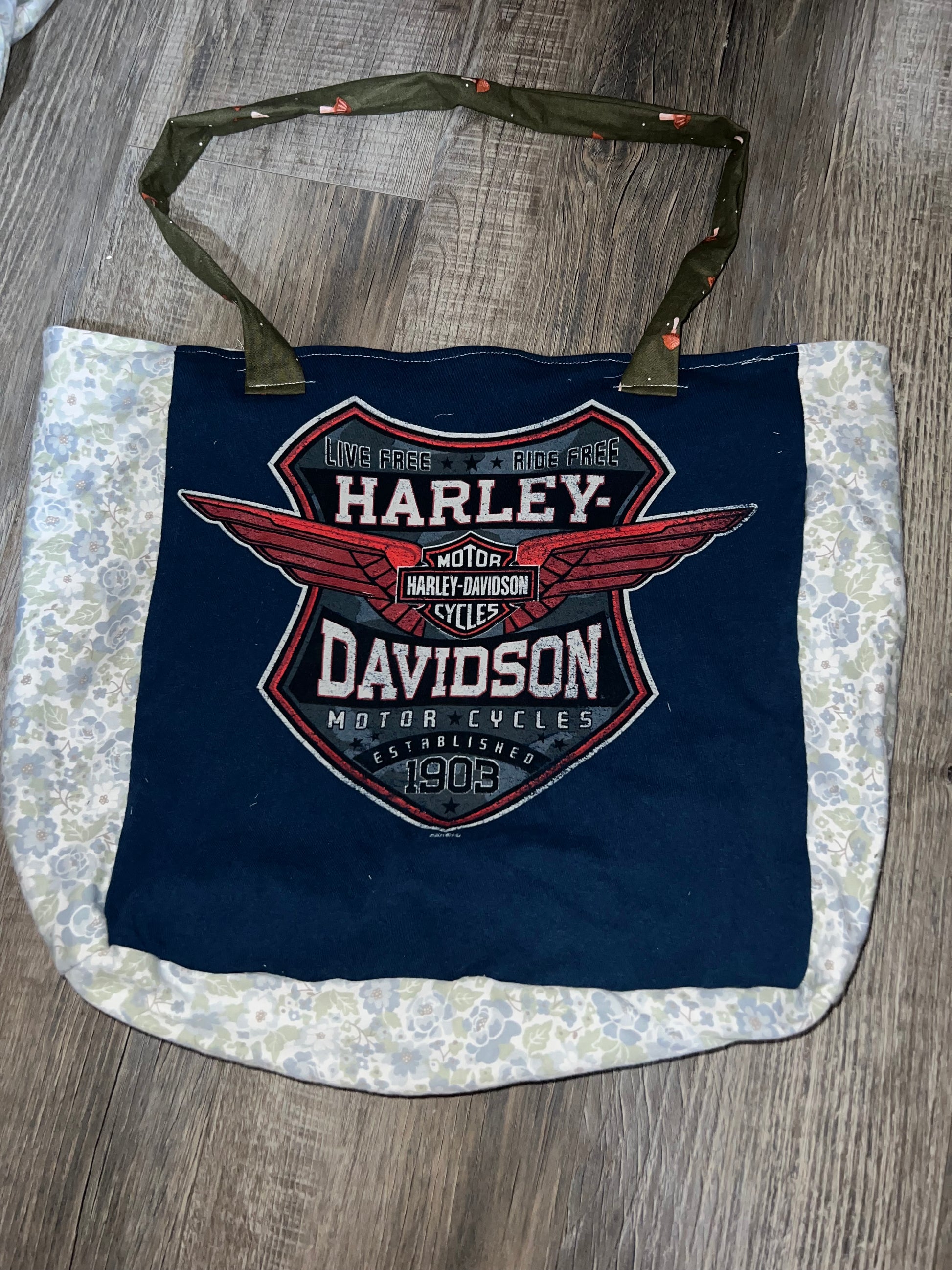 Harley Davidson live free tote bag