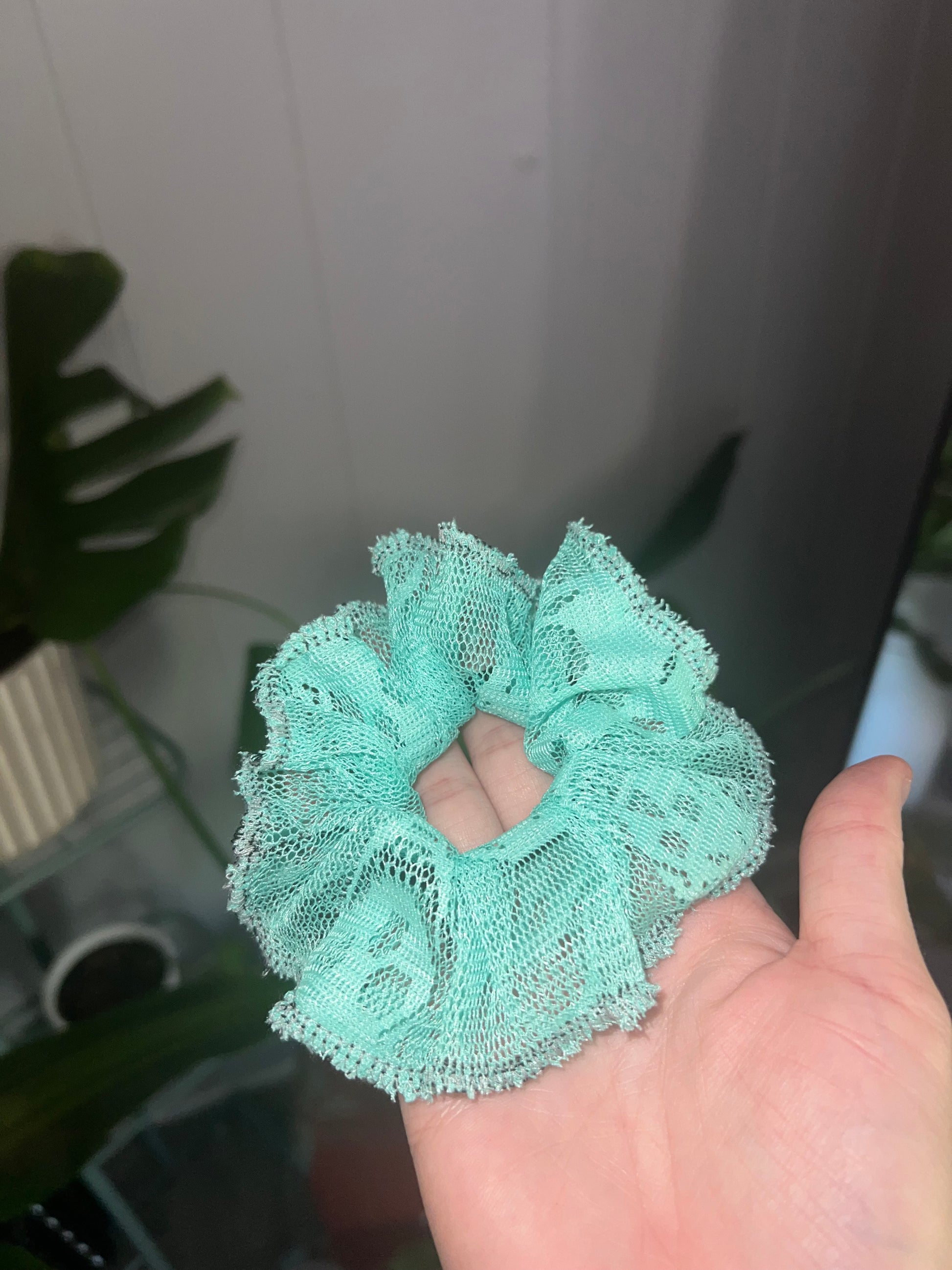 Mesh skull scrunchie