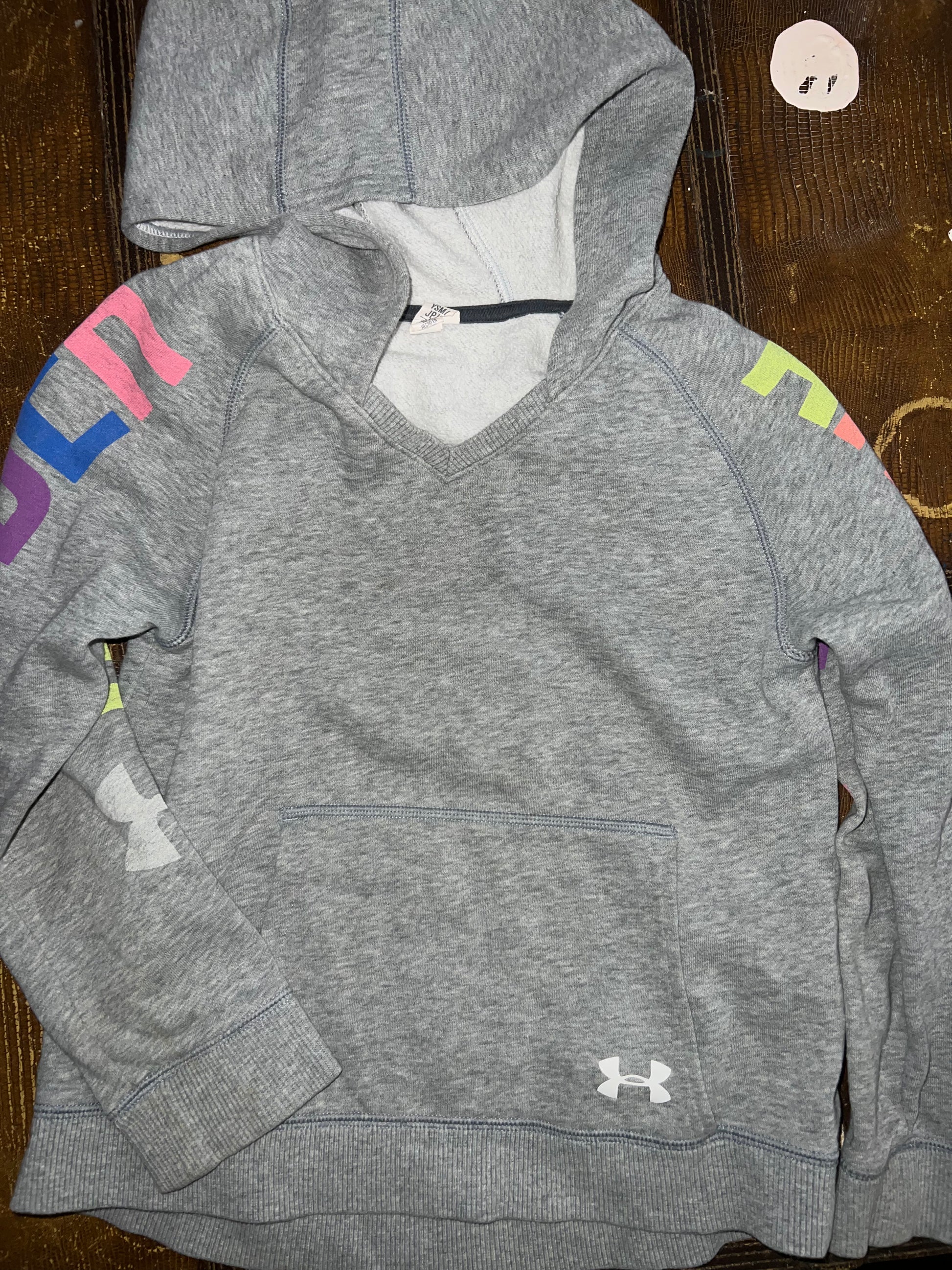 Youth small underarmour sweatshirt